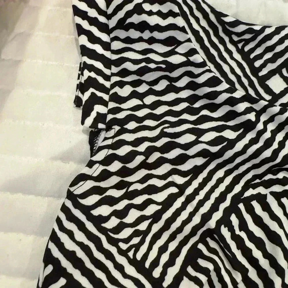 Matching skirt and top set - Picture 7 of 8